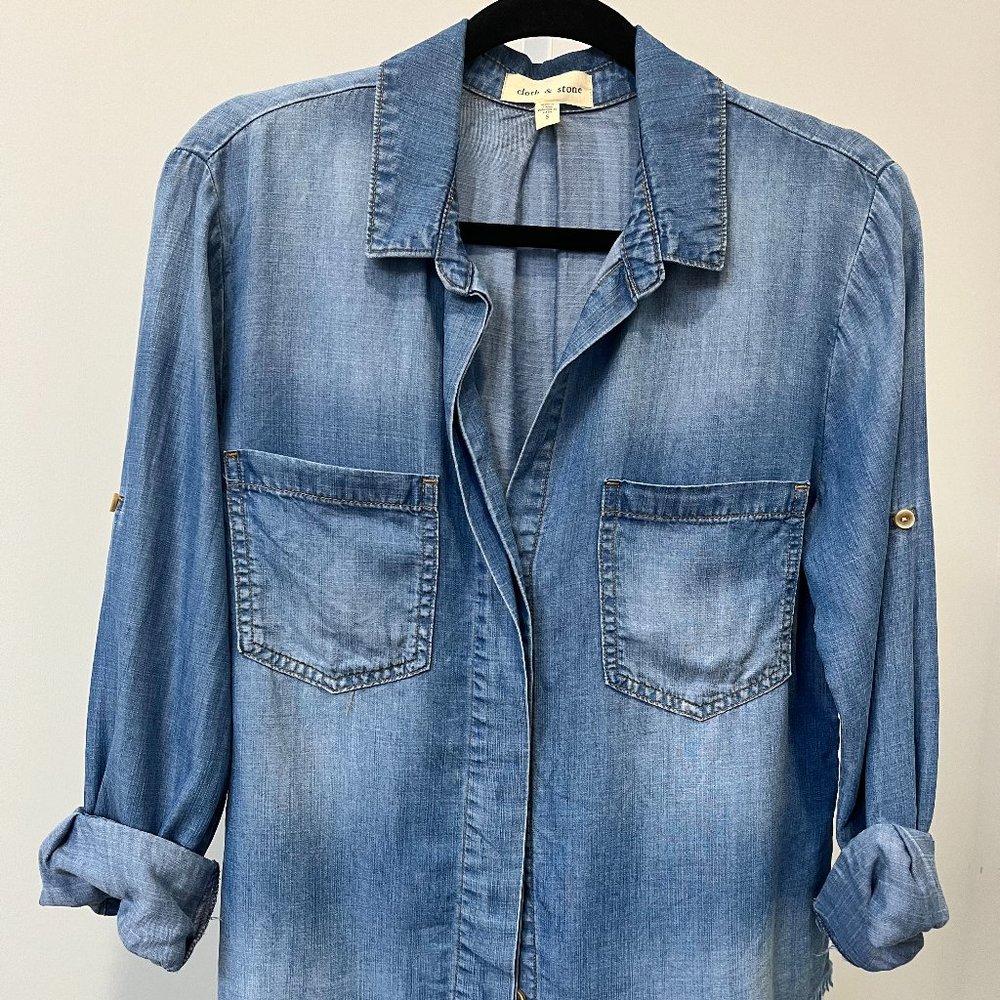 Cloth and Stone Chambray Button Down Top size S